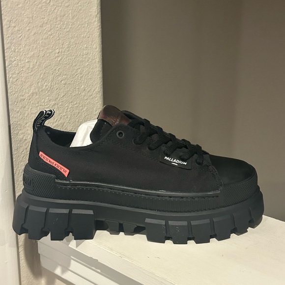 Palladium Industrial Shoes Women’s 6.5 Medium REVOLT LO TX Black 97243-010-M NEW - Picture 2 of 10